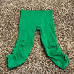 Kelly Green Lululemon capris.  Size 0.